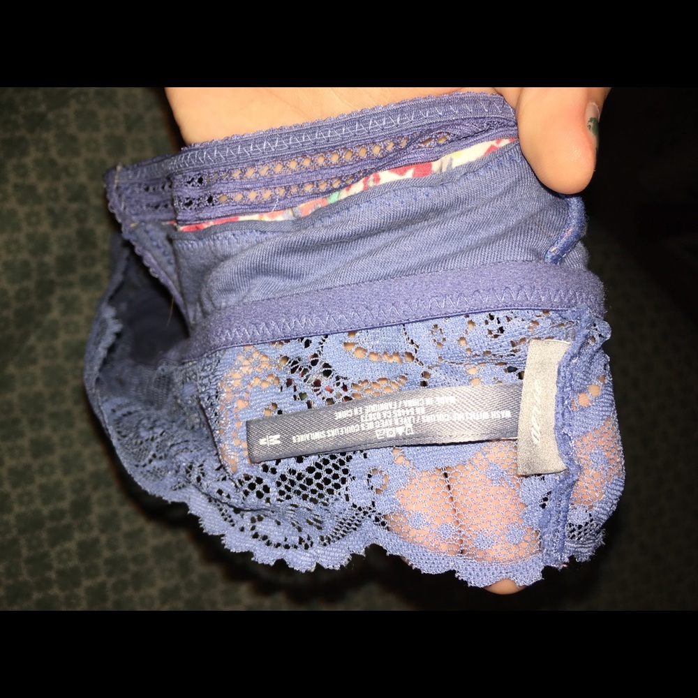 Bras - Picture 3 of 7